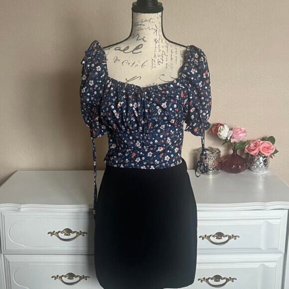 Shein floral blouse no damage - Picture 2 of 4